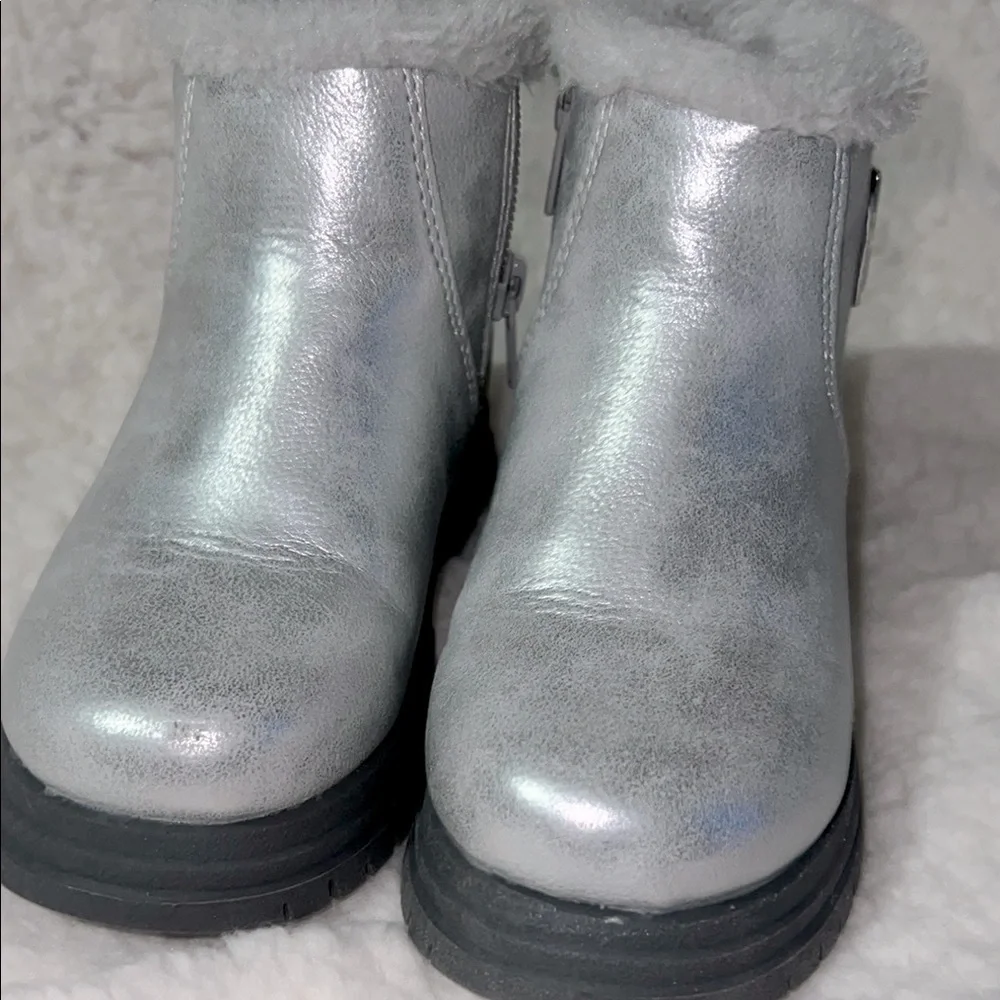OshKosh B'gosh Silver Kids Boots‎